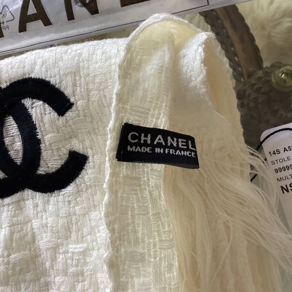 NWT. Large 18” x 72” Creamy White Chanel Scarf - Picture 3 of 6